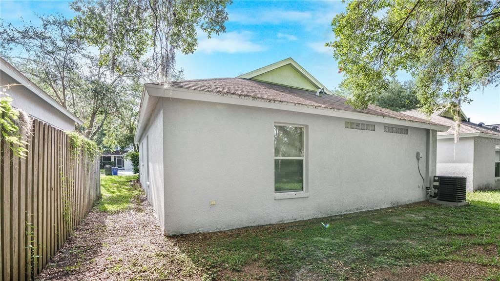 For Sale: $305,000 (3 beds, 2 baths, 1059 Square Feet)