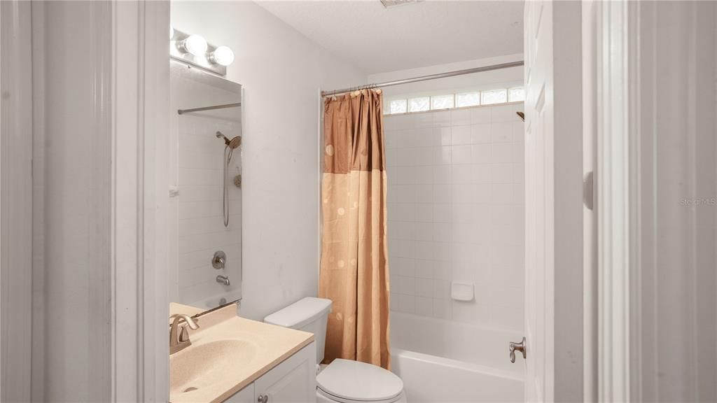 For Sale: $305,000 (3 beds, 2 baths, 1059 Square Feet)