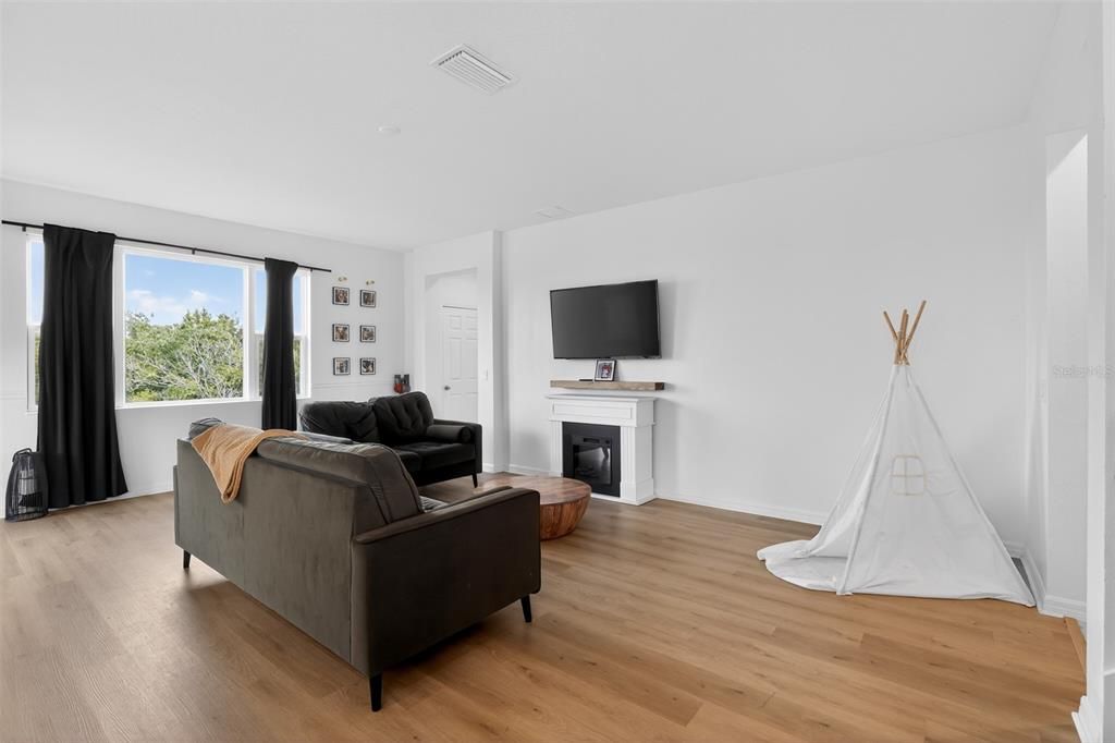 En Venta: $525,500 (5 camas, 3 baños, 3204 Pies cuadrados)