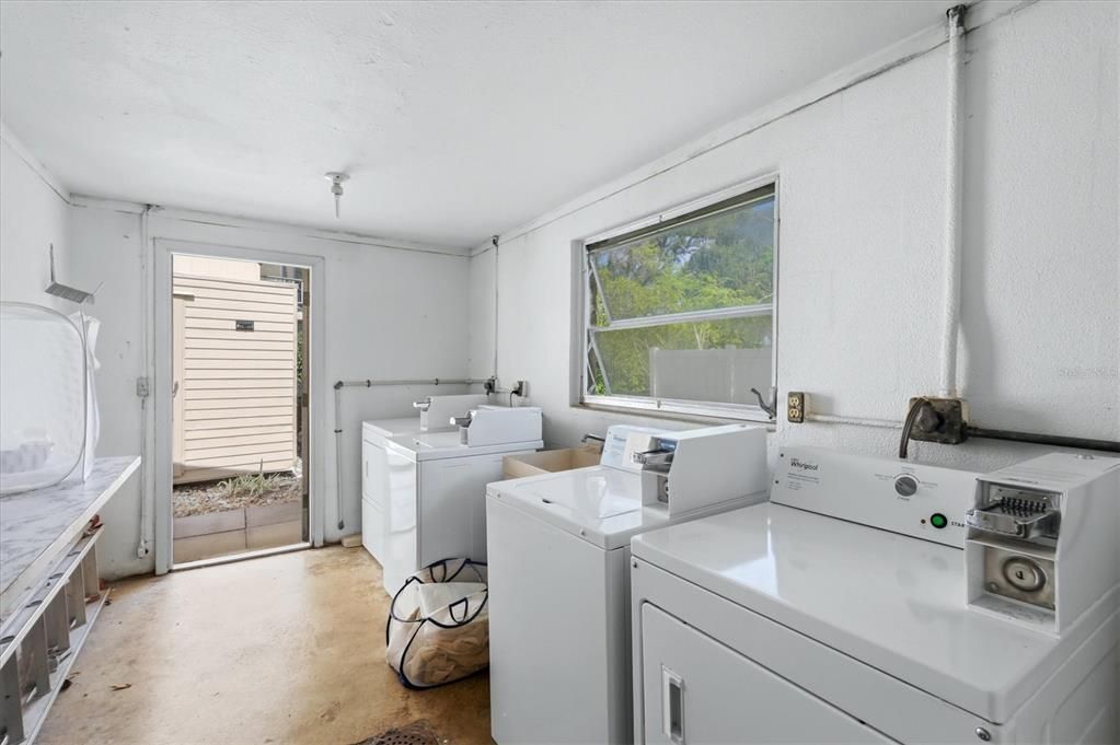 For Sale: $175,000 (2 beds, 2 baths, 966 Square Feet)