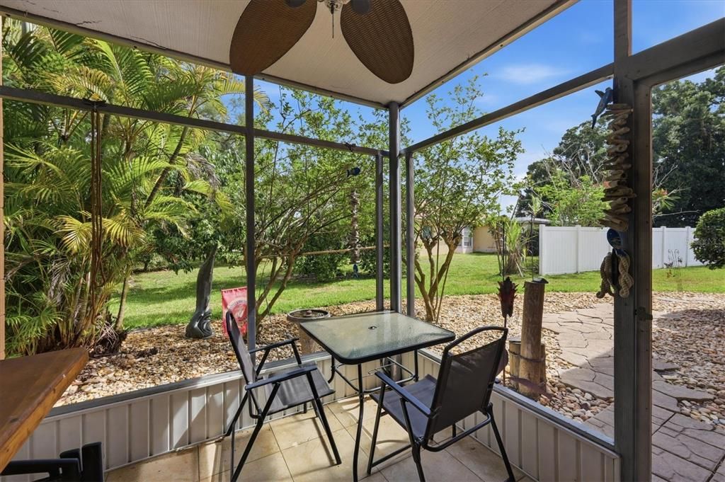 For Sale: $175,000 (2 beds, 2 baths, 966 Square Feet)