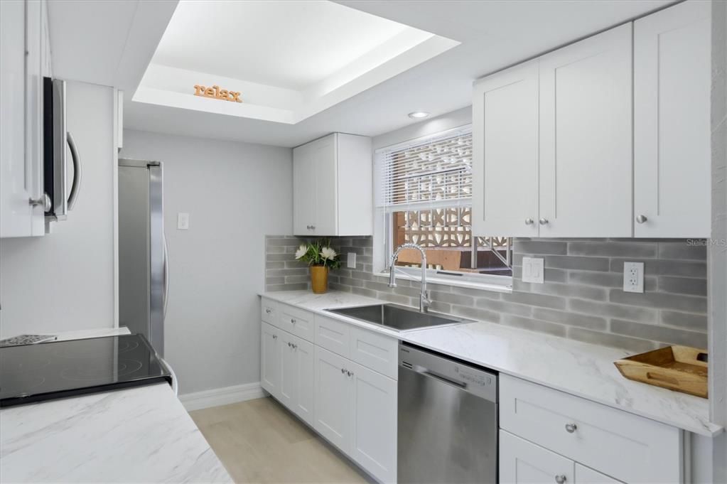 For Sale: $175,000 (2 beds, 2 baths, 966 Square Feet)