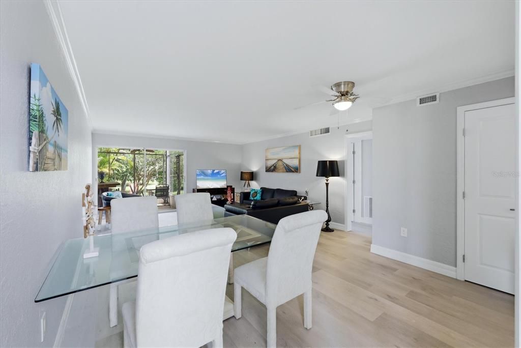 For Sale: $175,000 (2 beds, 2 baths, 966 Square Feet)