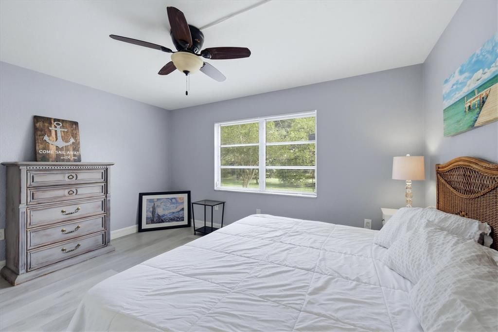 For Sale: $175,000 (2 beds, 2 baths, 966 Square Feet)