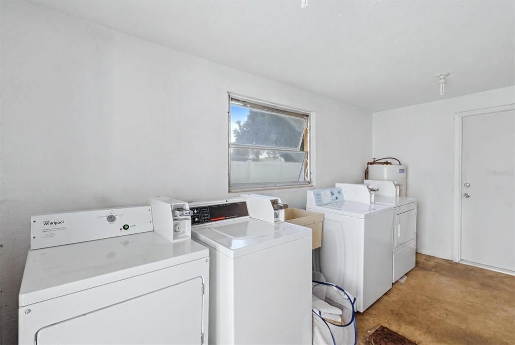 For Sale: $175,000 (2 beds, 2 baths, 966 Square Feet)