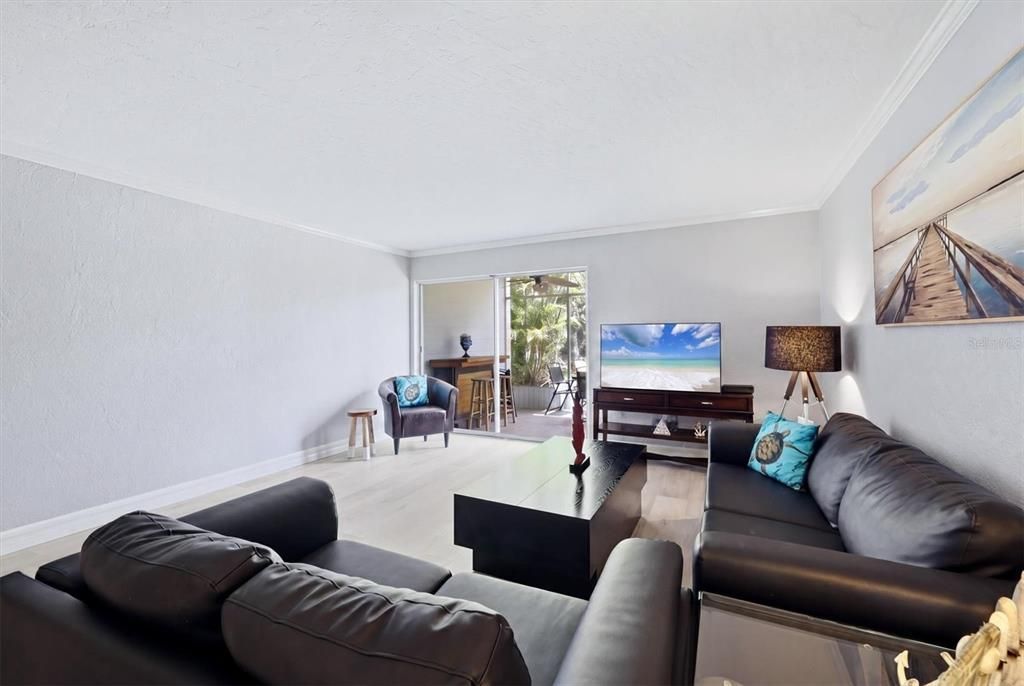For Sale: $175,000 (2 beds, 2 baths, 966 Square Feet)