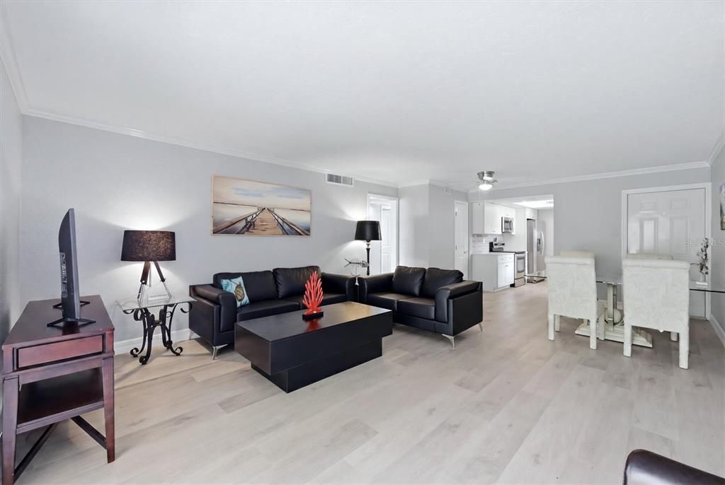 For Sale: $175,000 (2 beds, 2 baths, 966 Square Feet)