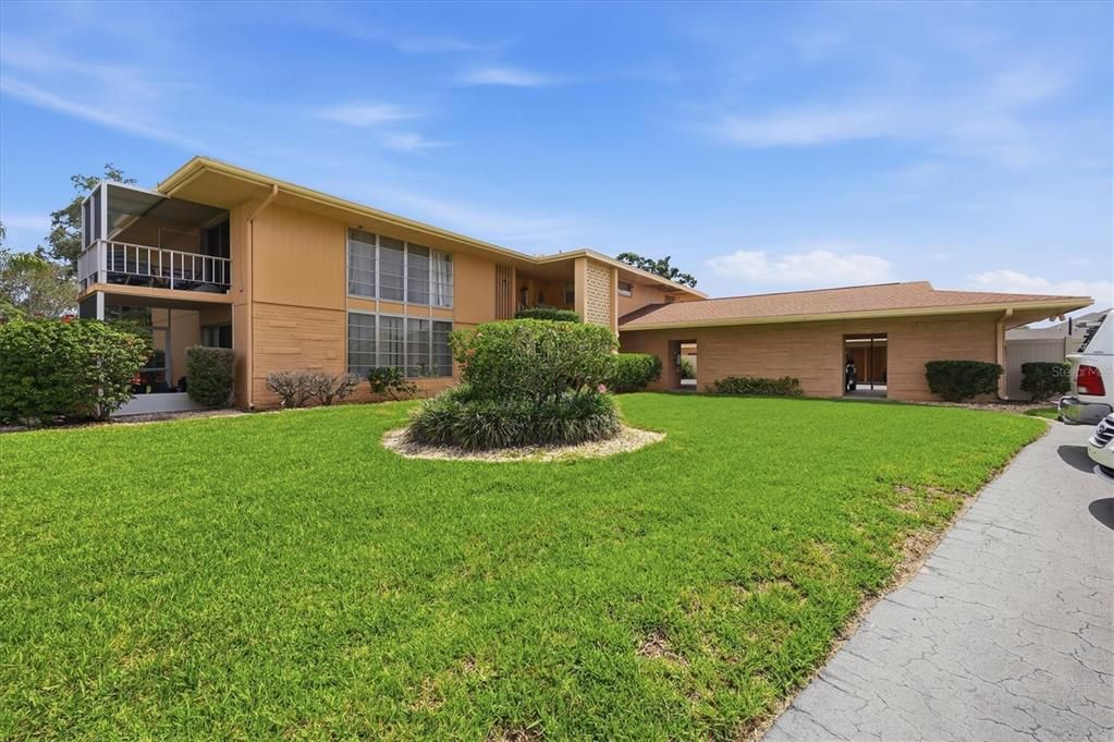 For Sale: $175,000 (2 beds, 2 baths, 966 Square Feet)