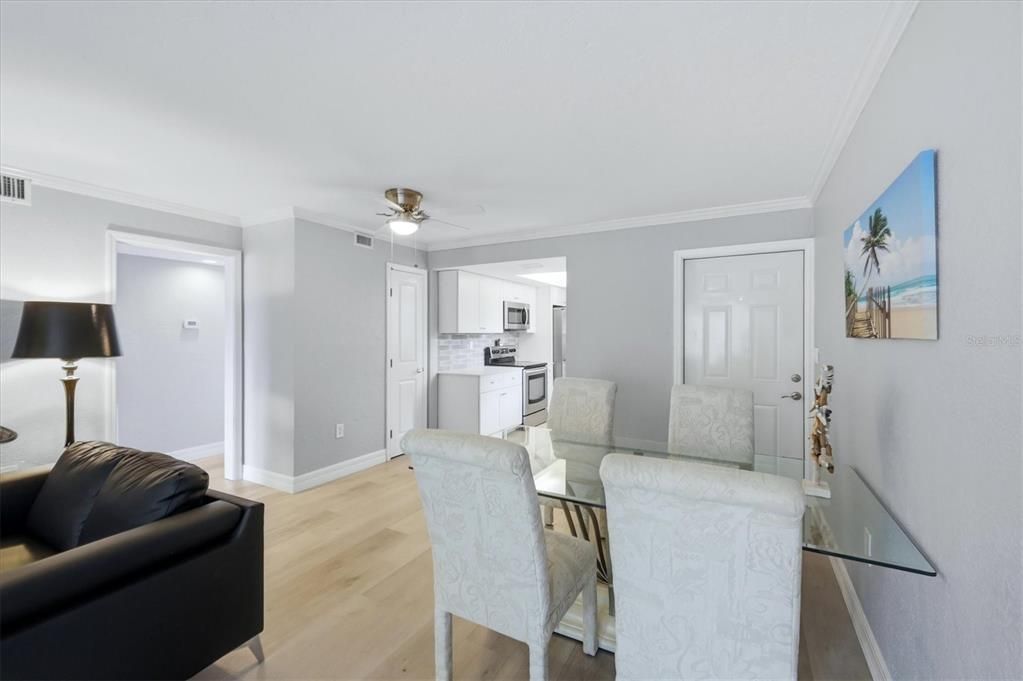 For Sale: $175,000 (2 beds, 2 baths, 966 Square Feet)