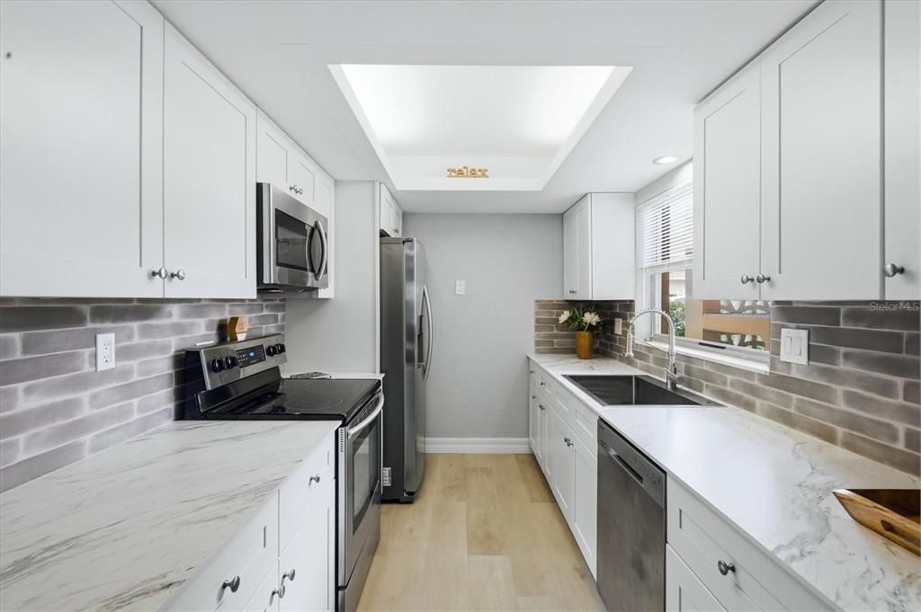 For Sale: $175,000 (2 beds, 2 baths, 966 Square Feet)