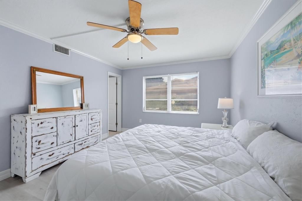 For Sale: $175,000 (2 beds, 2 baths, 966 Square Feet)
