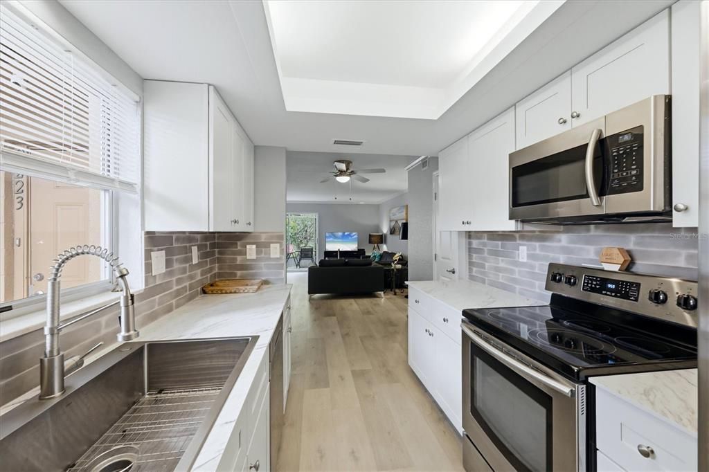 For Sale: $175,000 (2 beds, 2 baths, 966 Square Feet)