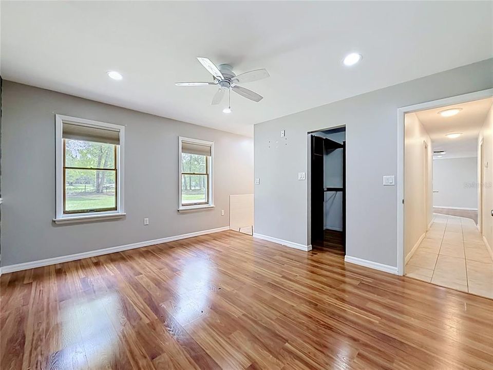 For Sale: $389,000 (3 beds, 2 baths, 2461 Square Feet)