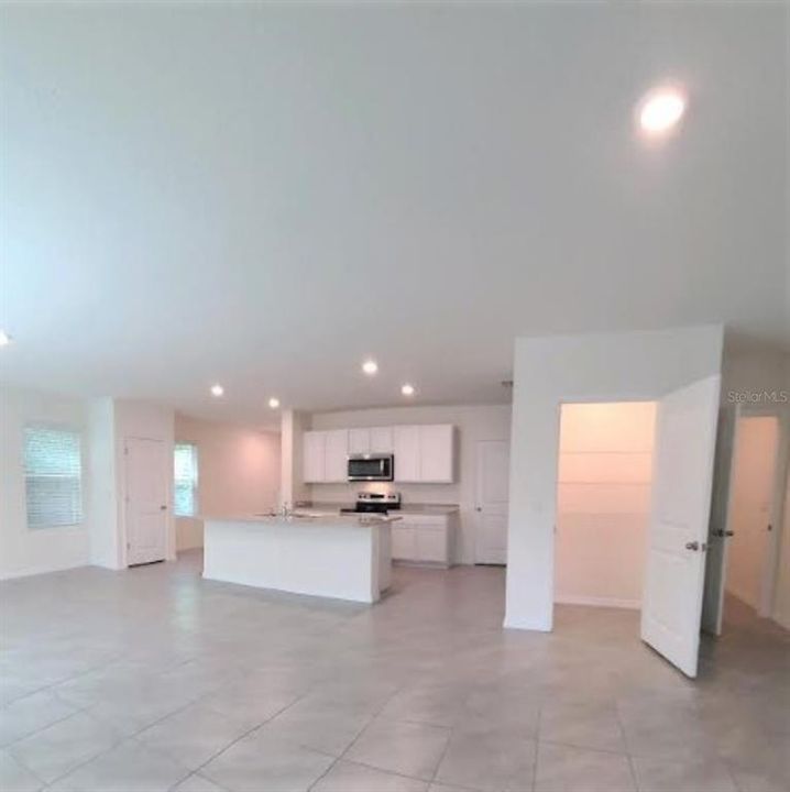 En Renta: $2,695 (4 camas, 2 baños, 2260 Pies cuadrados)