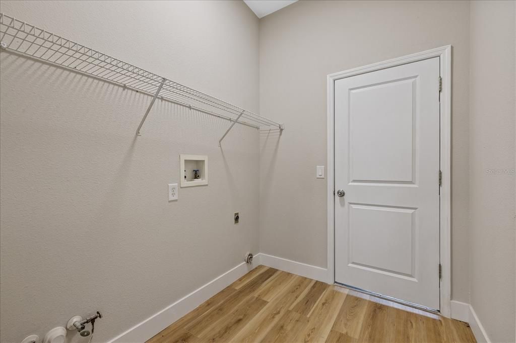 For Sale: $550,000 (4 beds, 2 baths, 2159 Square Feet)