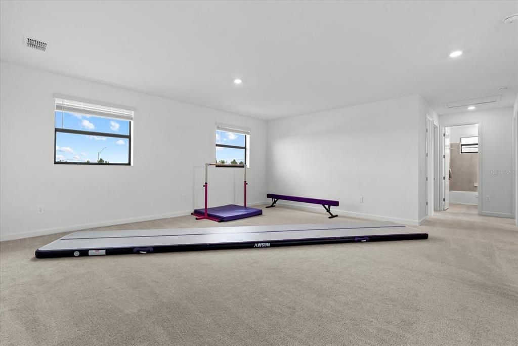 For Sale: $1,045,000 (5 beds, 4 baths, 4010 Square Feet)