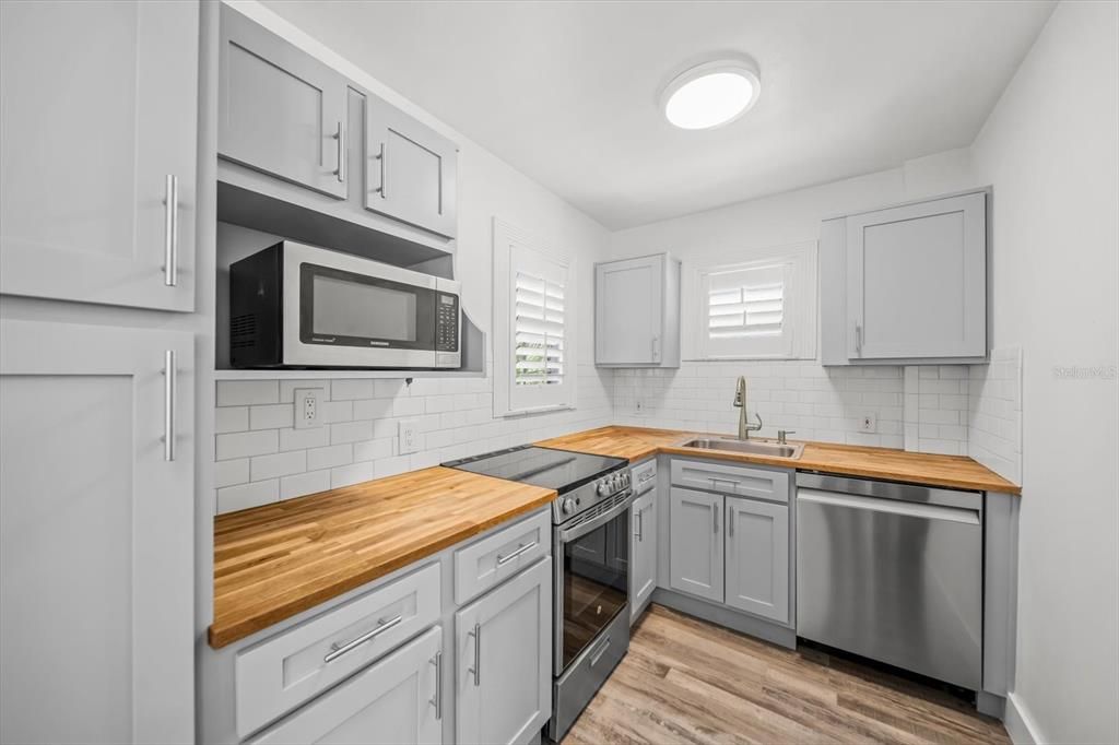 For Sale: $2,300,000 (3 beds, 0 baths, 2041 Square Feet)