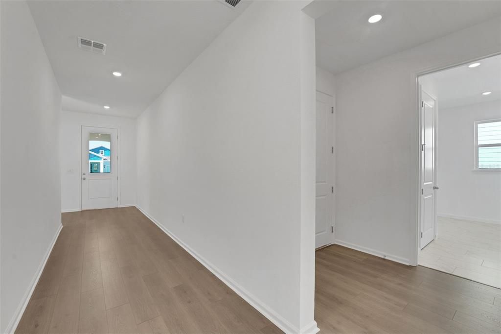 Под контрактом: $329,990 (3 спален, 2 ванн, 1898 Квадратных фут)