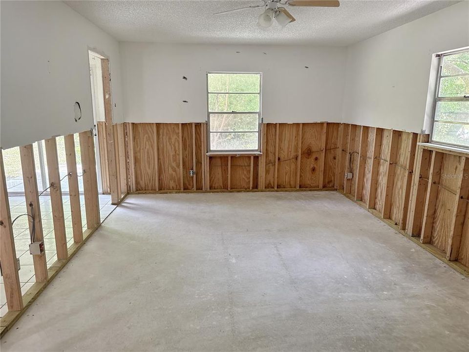 For Sale: $139,900 (3 beds, 2 baths, 1288 Square Feet)