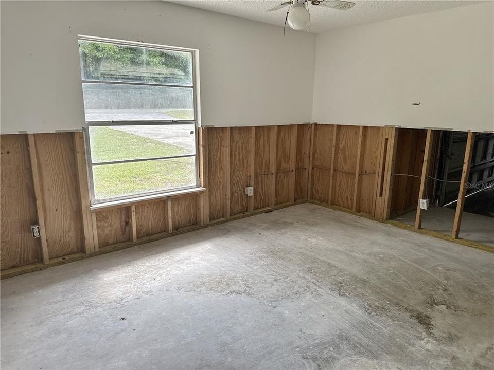 For Sale: $139,900 (3 beds, 2 baths, 1288 Square Feet)