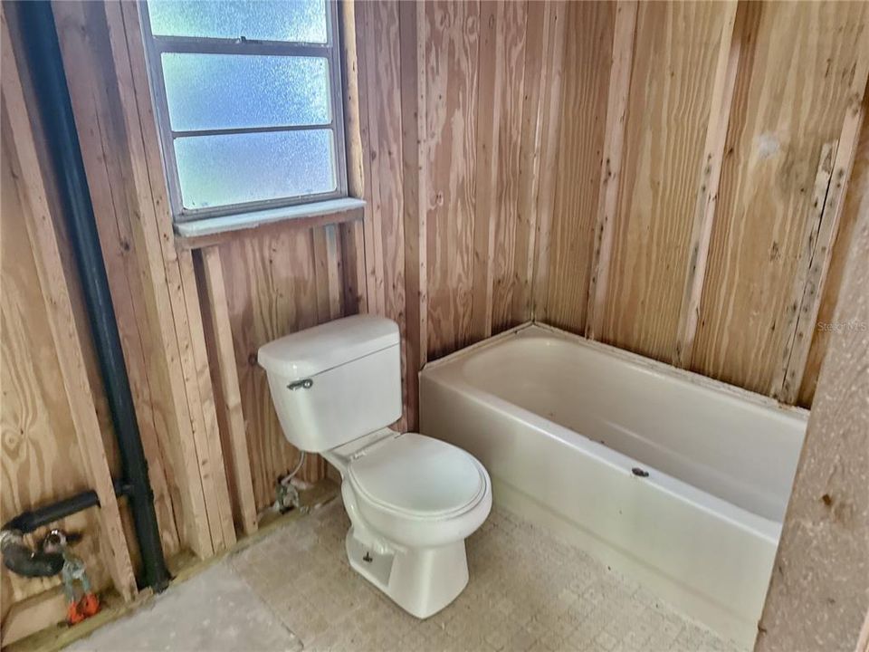 For Sale: $139,900 (3 beds, 2 baths, 1288 Square Feet)