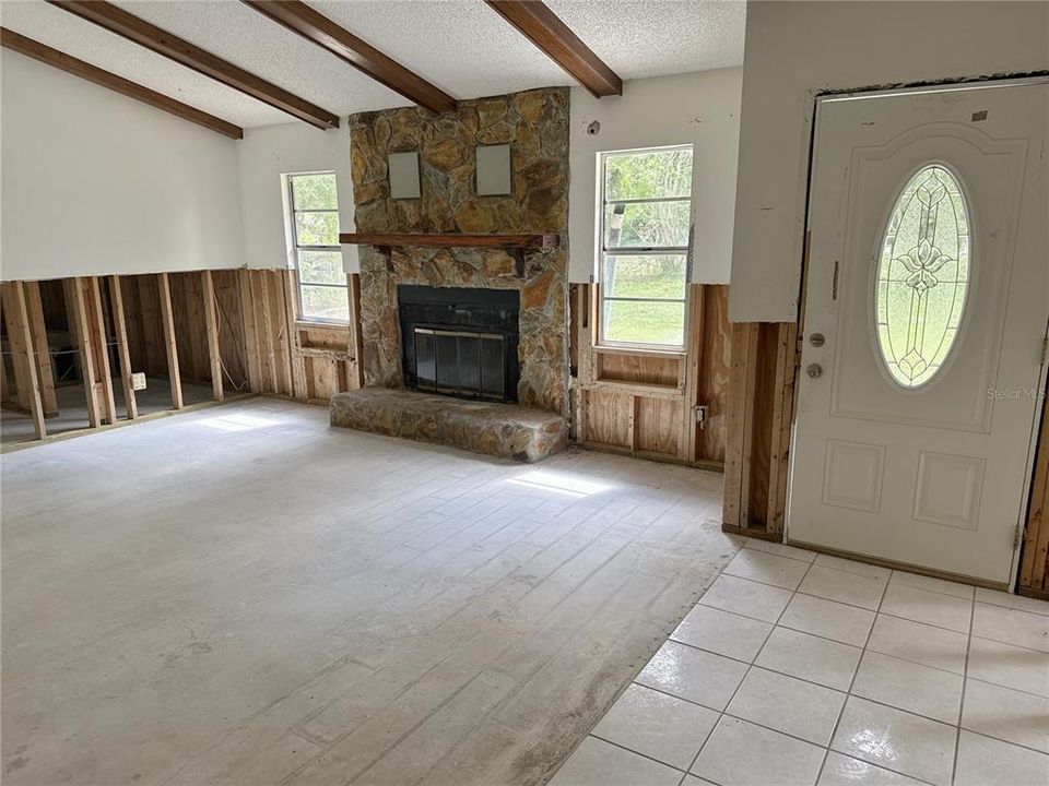 For Sale: $139,900 (3 beds, 2 baths, 1288 Square Feet)