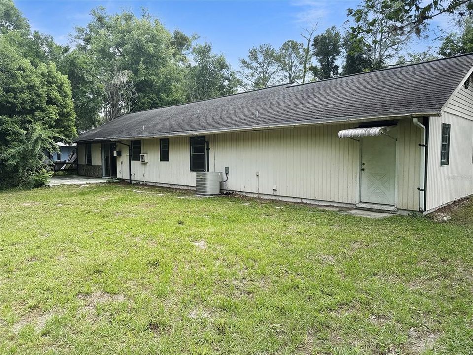 For Sale: $139,900 (3 beds, 2 baths, 1288 Square Feet)