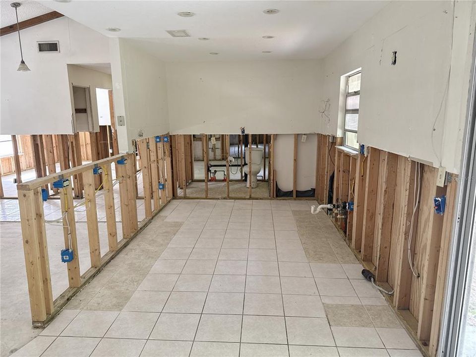 For Sale: $139,900 (3 beds, 2 baths, 1288 Square Feet)