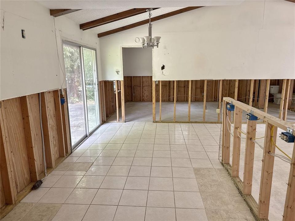 For Sale: $139,900 (3 beds, 2 baths, 1288 Square Feet)