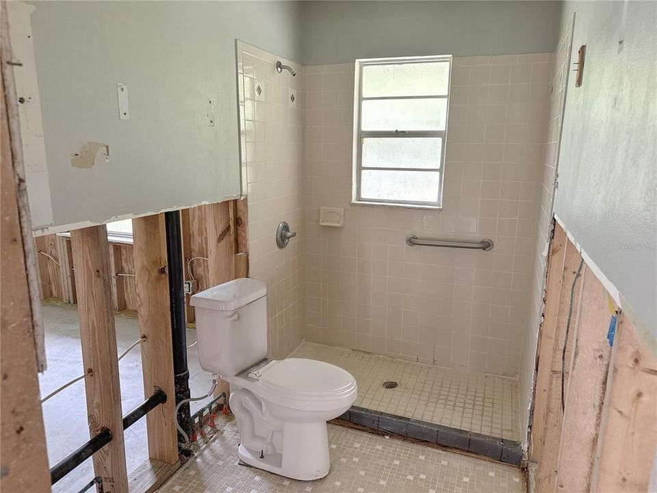 For Sale: $139,900 (3 beds, 2 baths, 1288 Square Feet)