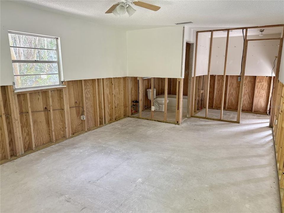 For Sale: $139,900 (3 beds, 2 baths, 1288 Square Feet)