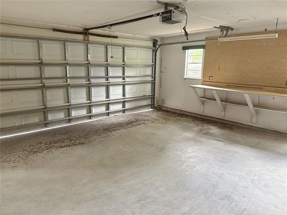 For Sale: $139,900 (3 beds, 2 baths, 1288 Square Feet)