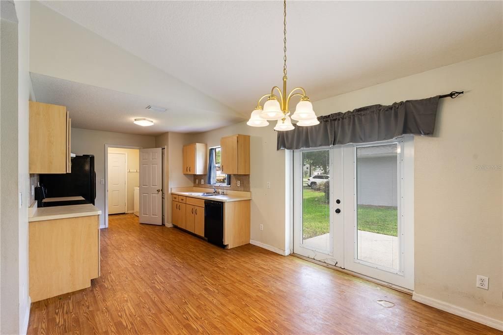 For Sale: $289,999 (3 beds, 2 baths, 1340 Square Feet)