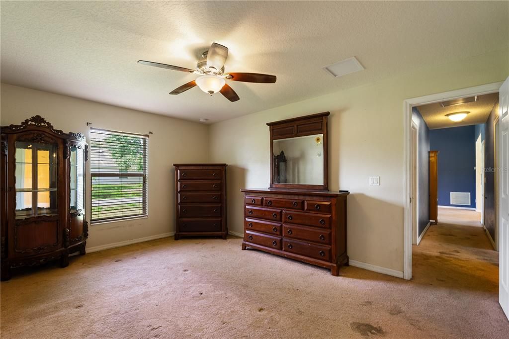 For Sale: $289,999 (3 beds, 2 baths, 1340 Square Feet)