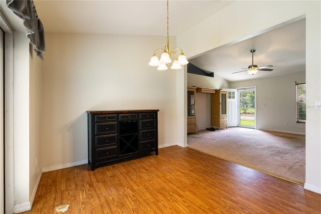 For Sale: $289,999 (3 beds, 2 baths, 1340 Square Feet)
