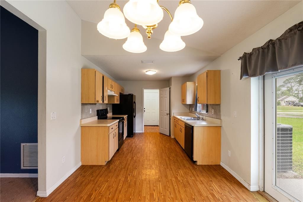 For Sale: $289,999 (3 beds, 2 baths, 1340 Square Feet)