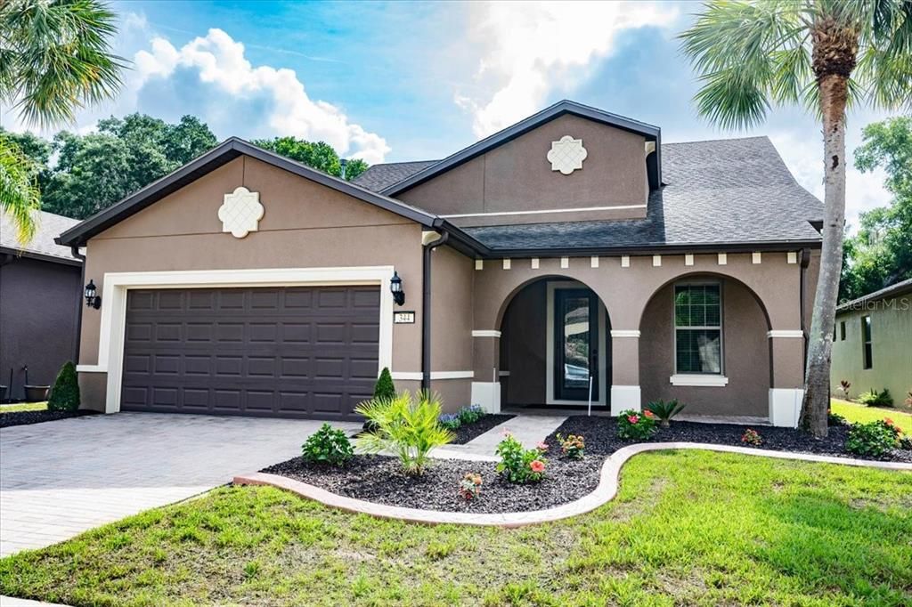 For Sale: $485,000 (3 beds, 3 baths, 2643 Square Feet)