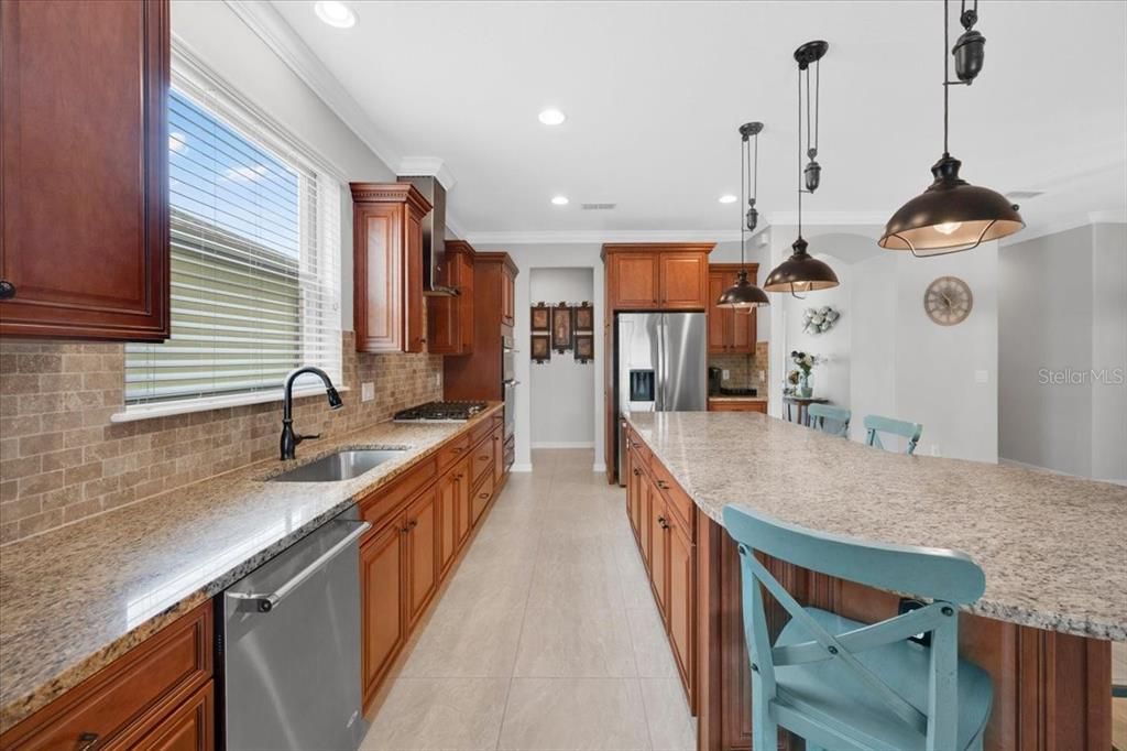 For Sale: $485,000 (3 beds, 3 baths, 2643 Square Feet)