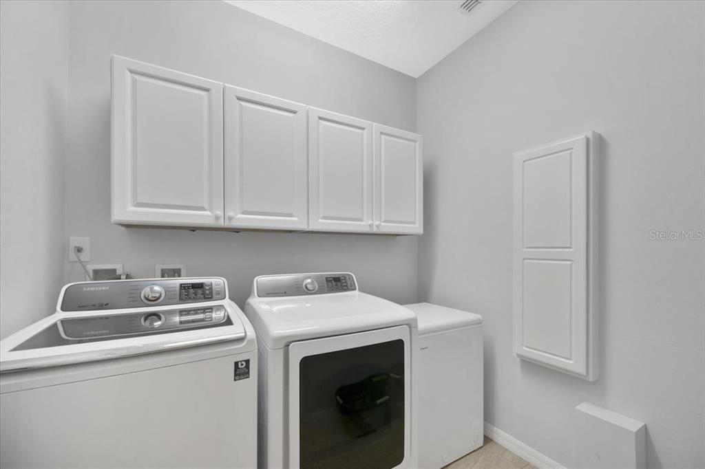 For Sale: $485,000 (3 beds, 3 baths, 2643 Square Feet)