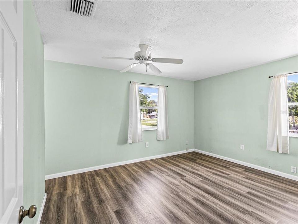 For Sale: $370,000 (2 beds, 2 baths, 1152 Square Feet)