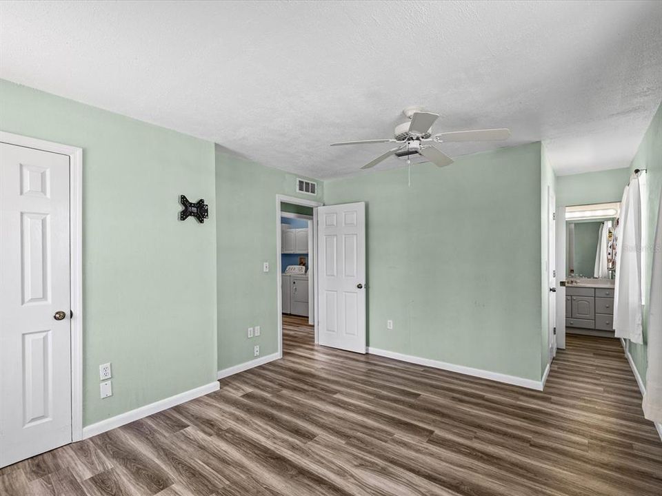 For Sale: $370,000 (2 beds, 2 baths, 1152 Square Feet)