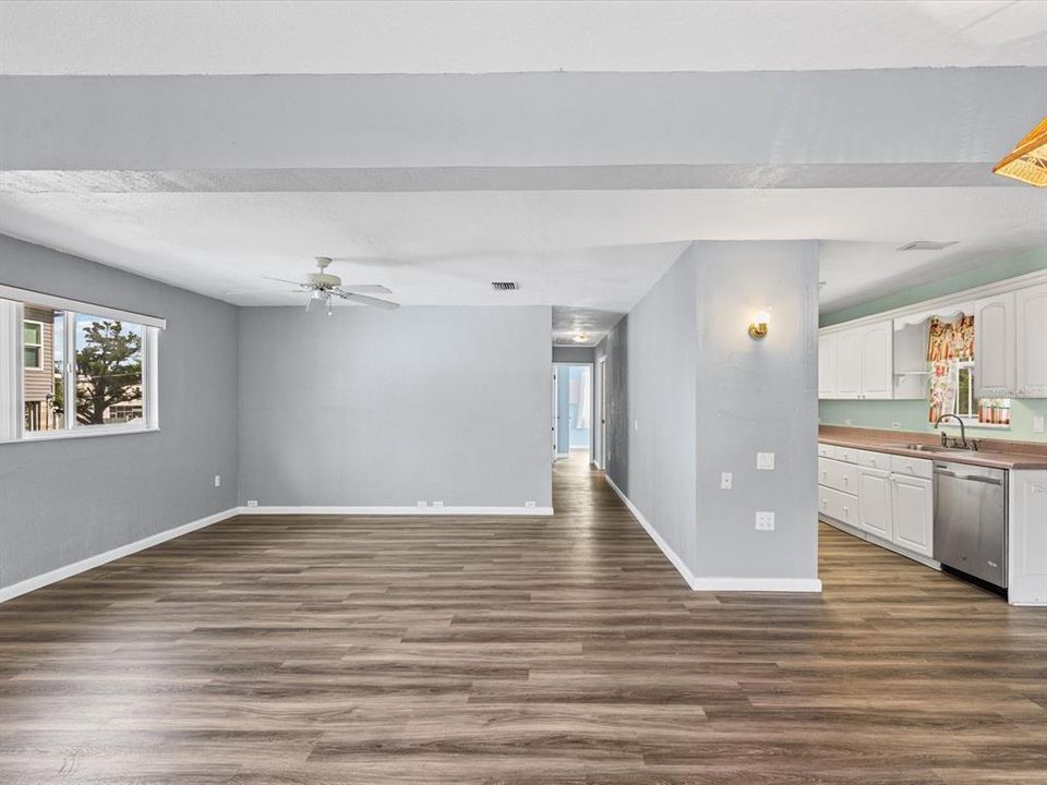 For Sale: $370,000 (2 beds, 2 baths, 1152 Square Feet)