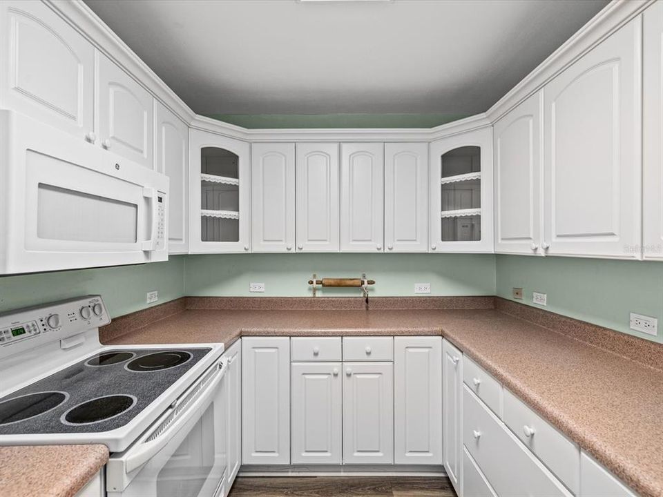 For Sale: $370,000 (2 beds, 2 baths, 1152 Square Feet)