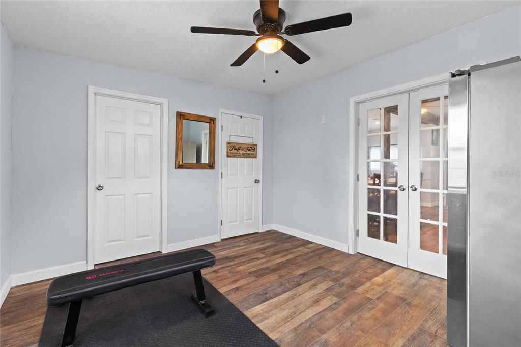 For Sale: $355,000 (3 beds, 2 baths, 1250 Square Feet)