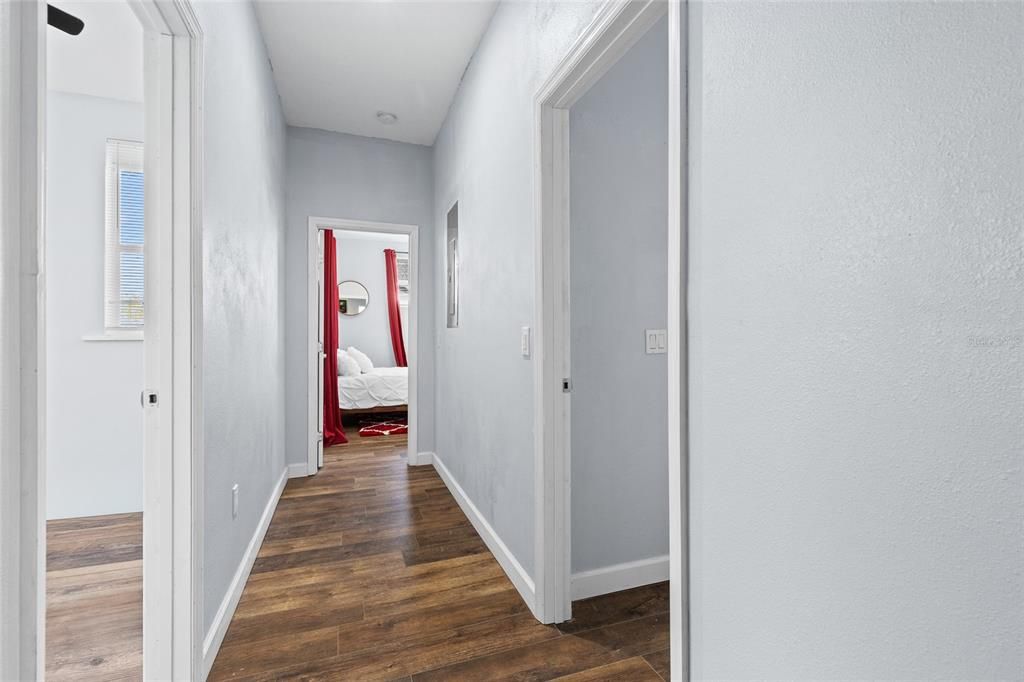 For Sale: $355,000 (3 beds, 2 baths, 1250 Square Feet)