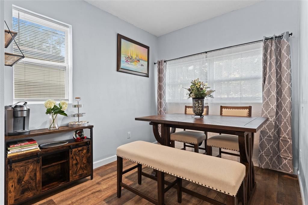 For Sale: $355,000 (3 beds, 2 baths, 1250 Square Feet)