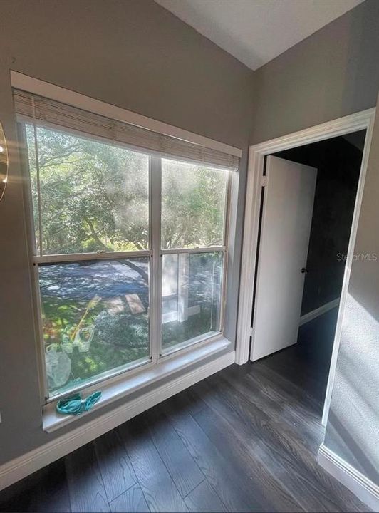 For Sale: $179,999 (2 beds, 2 baths, 990 Square Feet)
