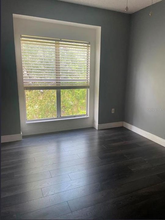 For Sale: $179,999 (2 beds, 2 baths, 990 Square Feet)