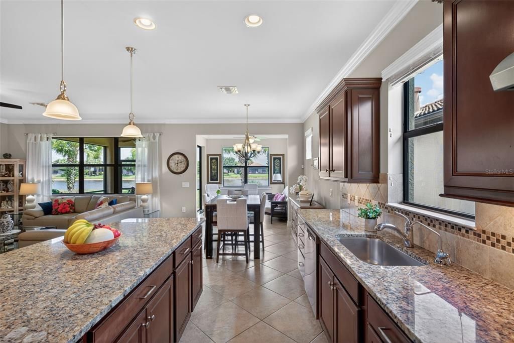 For Sale: $434,900 (2 beds, 2 baths, 1805 Square Feet)