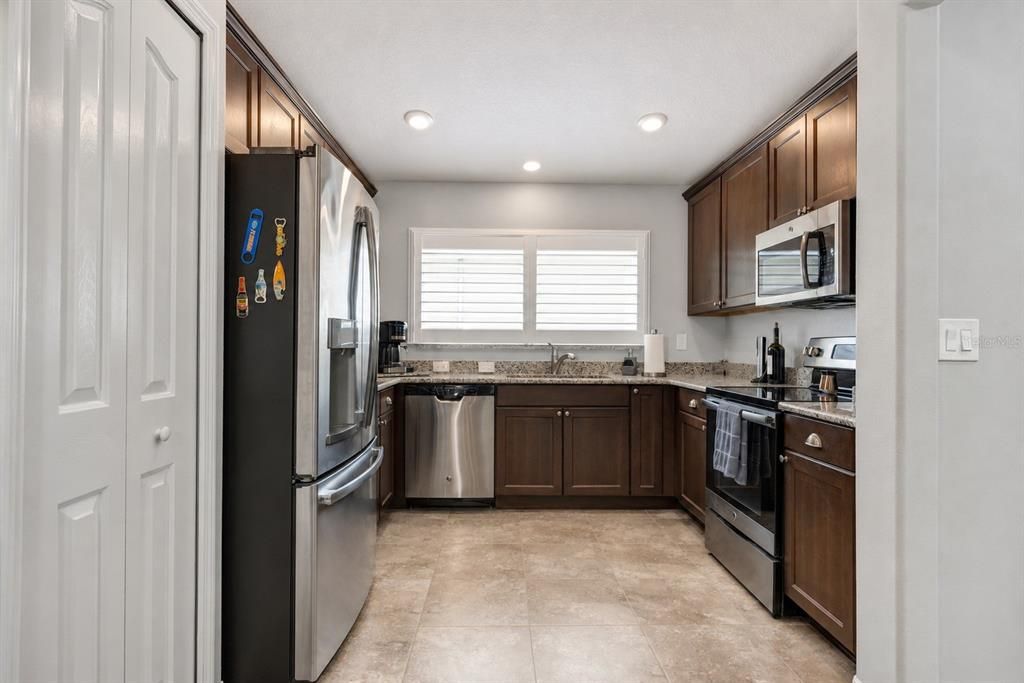 For Sale: $304,000 (2 beds, 2 baths, 1416 Square Feet)